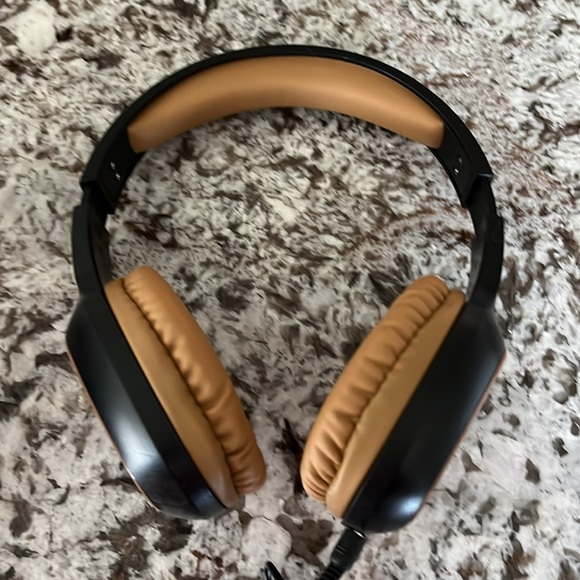 Wireless headphones. - Picture 3 of 4